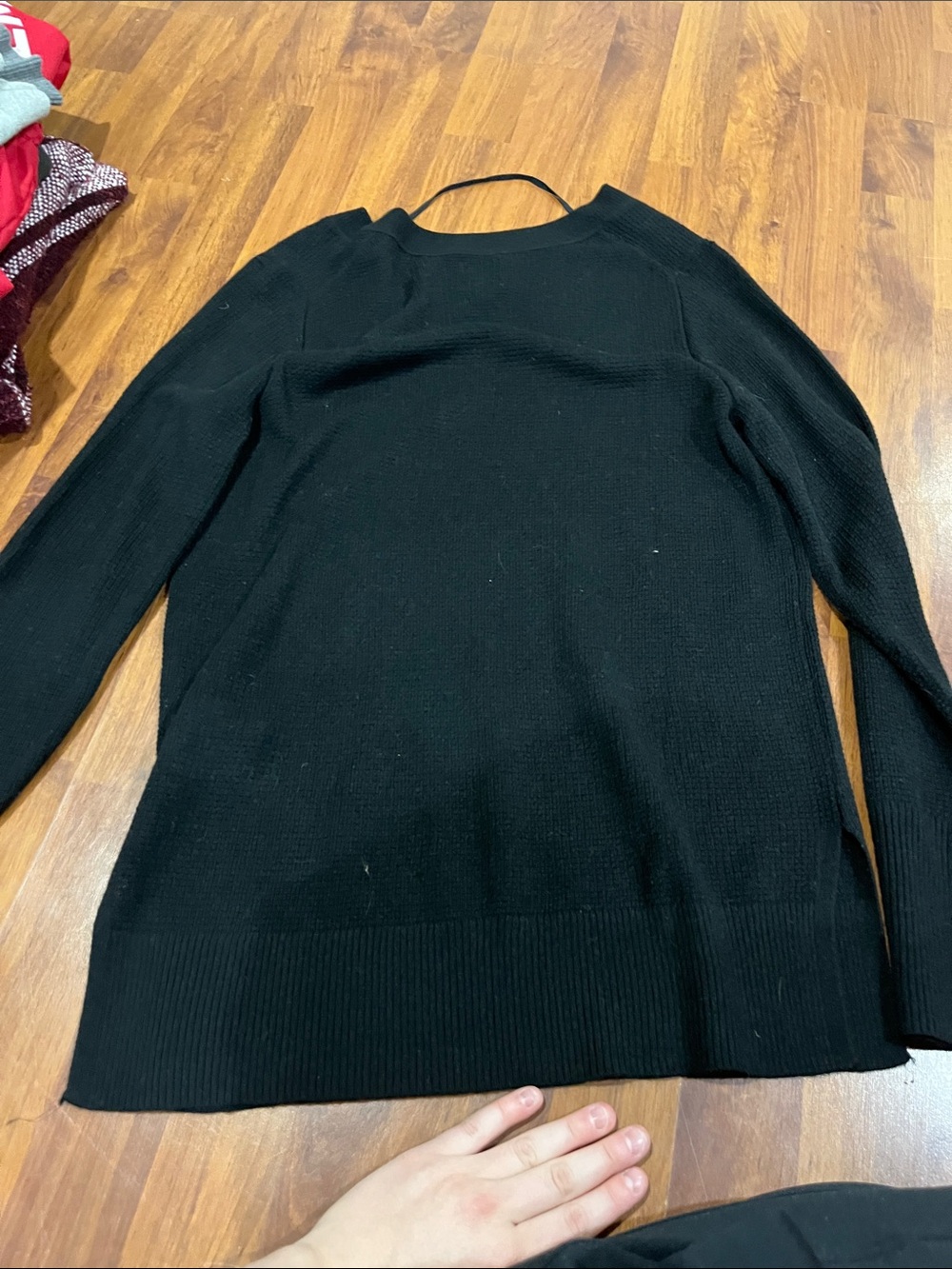 GAP Women's Black V-Neck Lightweight Sweater - Picture 3 of 3